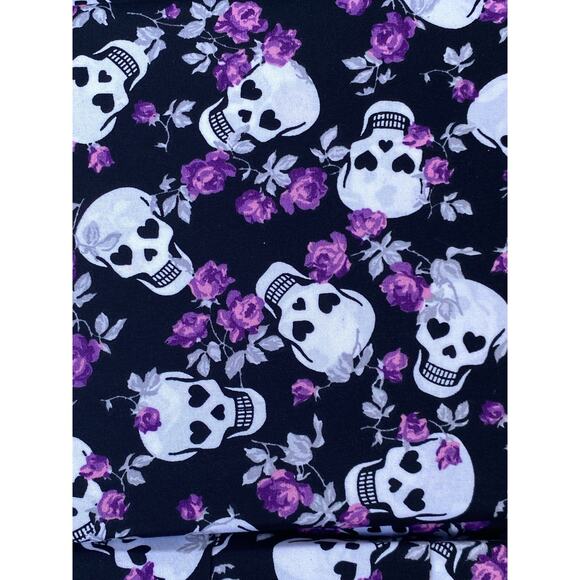 Betsey Johnson Skull Roses Queen Sheet Set 6 Piece with Bonus - Picture 1 of 4